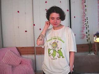 tenishal0ve live webcam thumbnail