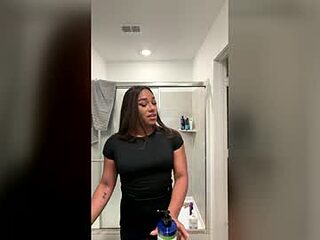 texasbadgirl live webcam thumbnail