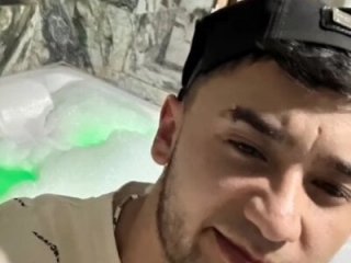 Thegolden_boys live webcam thumbnail