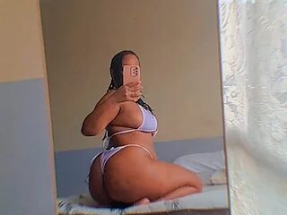 Thique_DollX live webcam thumbnail