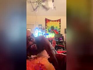 theroyalredz live webcam thumbnail