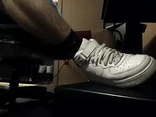 theshoedudeftw live webcam thumbnail