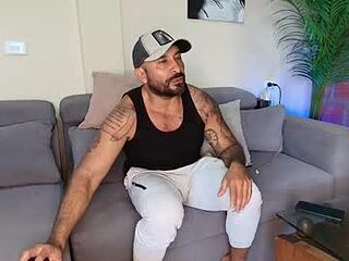 thestraightroom live webcam thumbnail