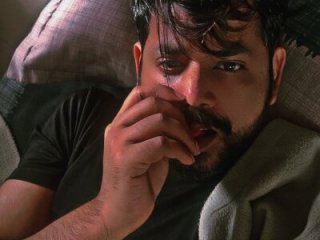 thickindianmonstet live webcam thumbnail