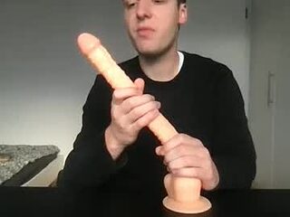 throatslut21 live webcam thumbnail