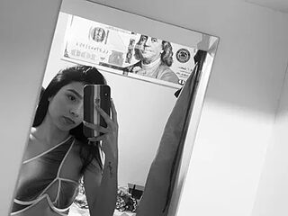 Tiffany_yu live webcam thumbnail