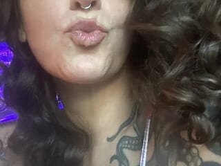 Tikisweetz25 live webcam thumbnail