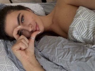 tina-foxisss live webcam thumbnail