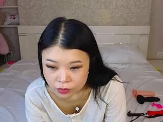 tina__kim live webcam thumbnail