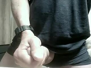 tom11526261 live webcam thumbnail