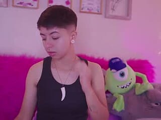tomboy_tommy live webcam thumbnail