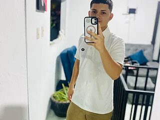 tony_pinkcock live webcam thumbnail