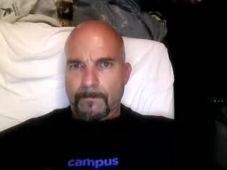tonyizhere0211 live webcam thumbnail