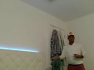 toofreakyforu live webcam thumbnail