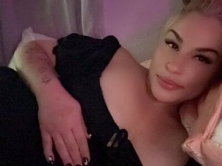 toomuchofafreak live webcam thumbnail