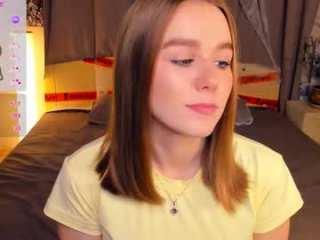 trinahillier live webcam thumbnail