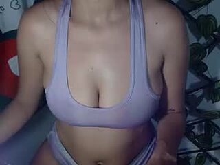 tureina92 live webcam thumbnail
