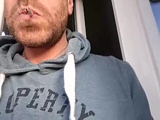 tuscanygreeneyes live webcam thumbnail