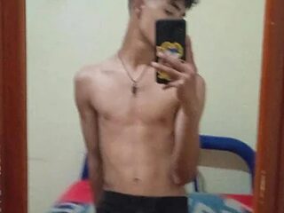 TYLERhHOT2005 live webcam thumbnail