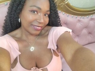 Tyra_Fox01 live webcam thumbnail