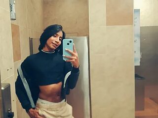 tyle_brunette live webcam thumbnail