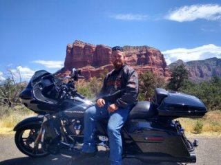 UnderpaidBCW_90 live webcam thumbnail