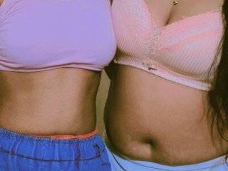 Unique_MomandDaughterrs live webcam thumbnail