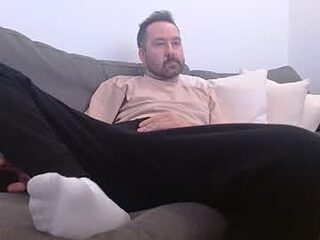 uncutslut69 live webcam thumbnail