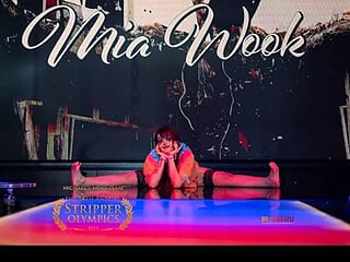 unemployedstripper live webcam thumbnail