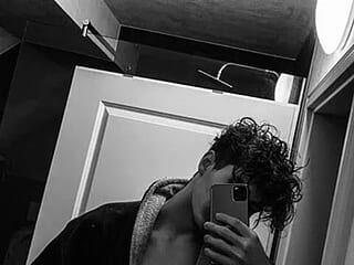 up_ka_boy_26 live webcam thumbnail
