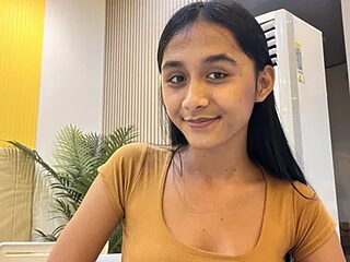 Ur_ts_morenaxx live webcam thumbnail