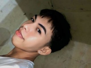 Urhotsilverboy live webcam thumbnail