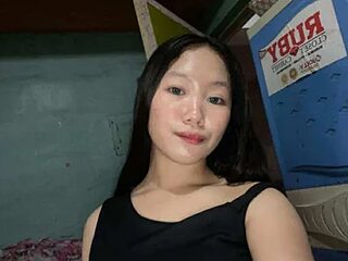 ur1hotpinay live webcam thumbnail