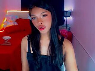 ur_klayallison live webcam thumbnail
