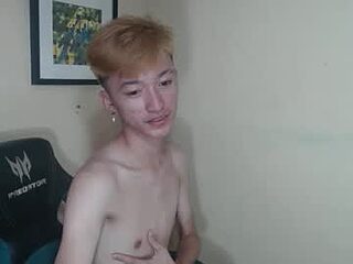 urasian_ladyboyxxx live webcam thumbnail