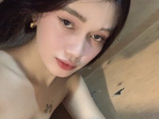 urgirl_mikah live webcam thumbnail