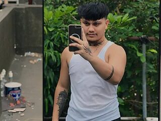 urhardfuckerAsiandaddy live webcam thumbnail