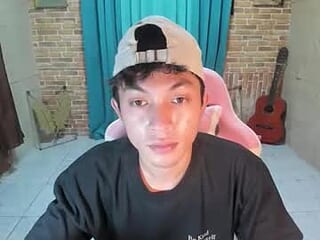 urhotasian_johnfikexx live webcam thumbnail
