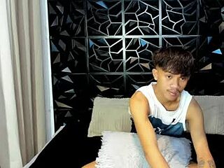 urmasterhardcock live webcam thumbnail