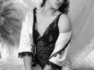 Valen_with_pussy live webcam thumbnail