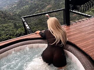 ValentinaBigCum live webcam thumbnail