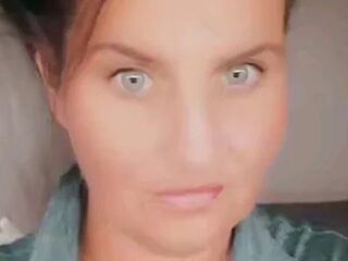 Velvet-Milf live webcam thumbnail