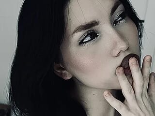 Velvet__Kiss live webcam thumbnail