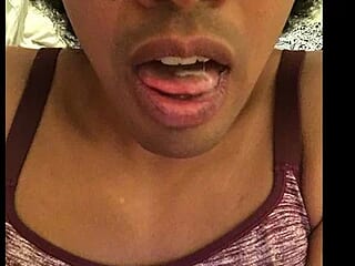 veganladyboymilk live webcam thumbnail