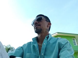 velvetblackcock live webcam thumbnail