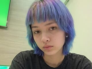 VIOLETINLOVE live webcam thumbnail