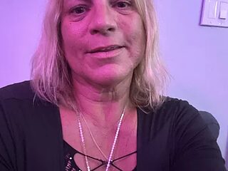 Victoria121565Harley live webcam thumbnail