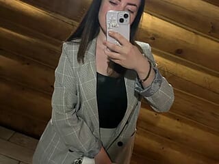 Victoriaa_Mills live webcam thumbnail