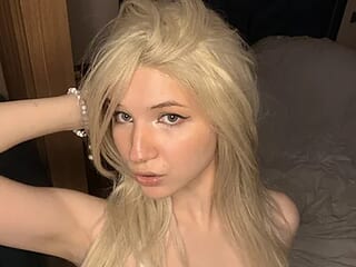 VikkiiSecret live webcam thumbnail