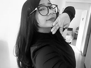 VioletJoness_ live webcam thumbnail